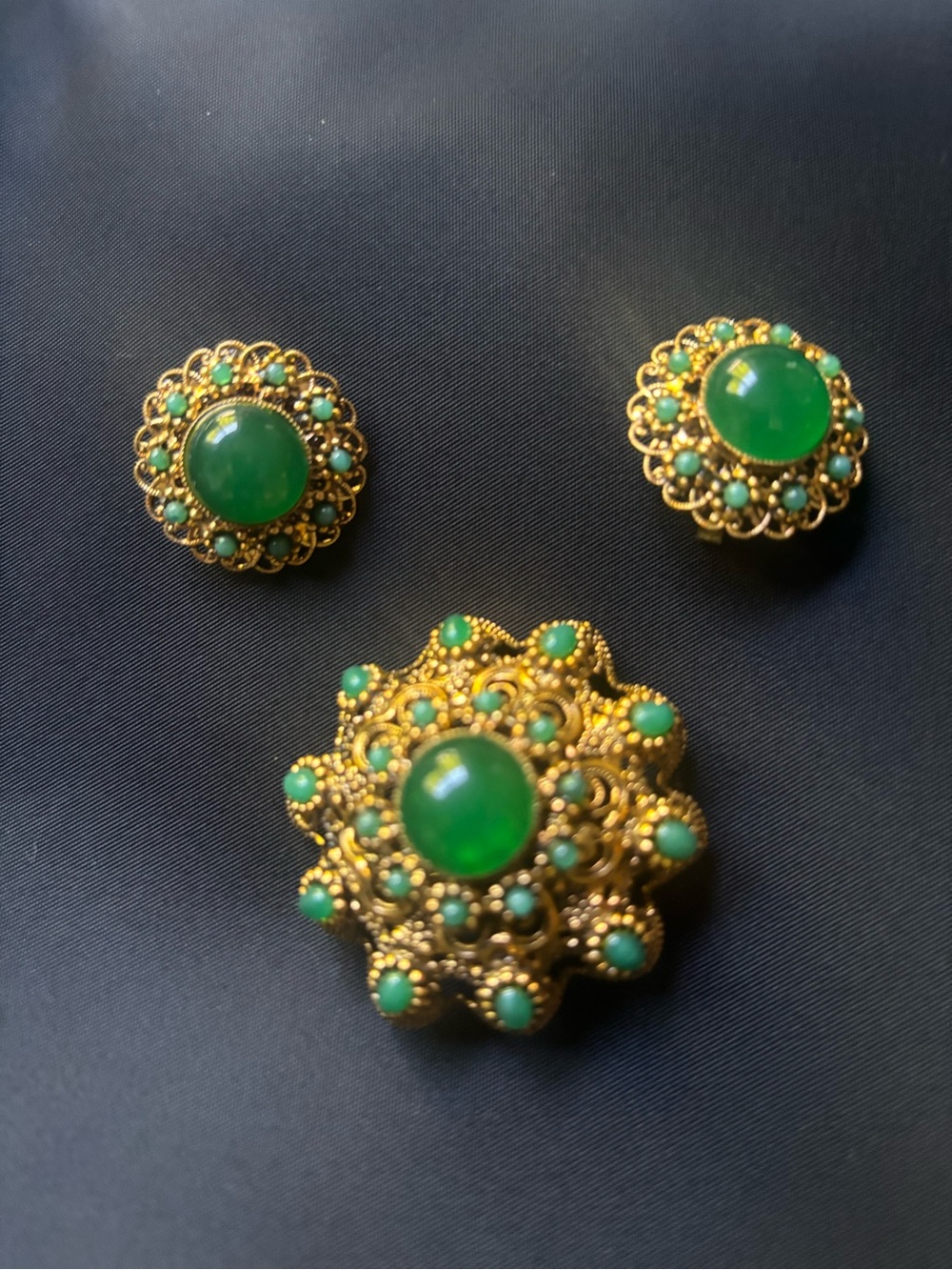 Vintage Gold Tone Green Round Cabochon Brooch & Clip-On Earrings Set